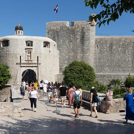 In - Seistanca Lux - Old City Entrance Gasthof Dubrovnik